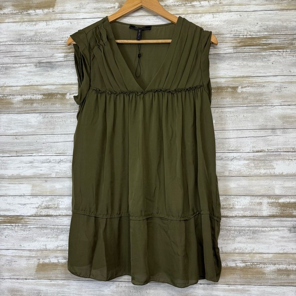 BCBGMAXAZRIA Women’s Olive Green 100% Silk Shirt Blouse size Medium - Picture 1 of 7